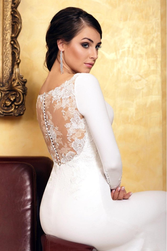 Elegant Mermaid Long Sleeve Floral Lace Button Wedding Dresses With Train