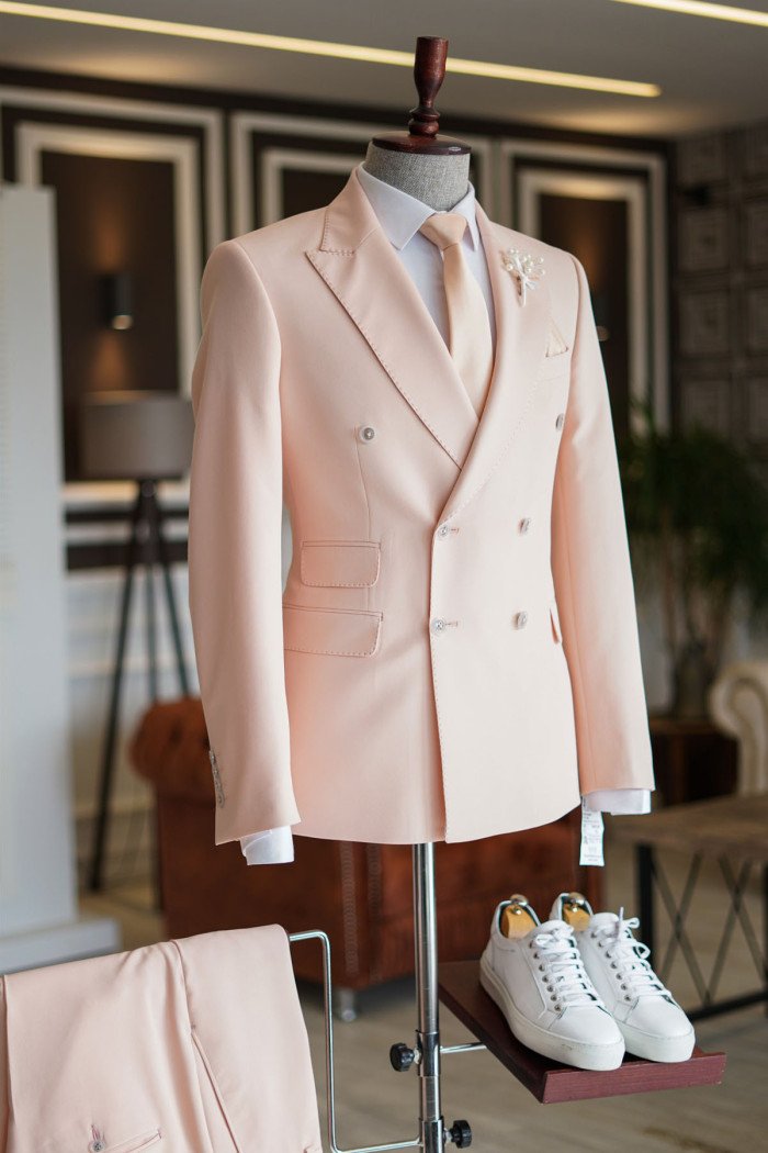 Stylish Pink Peaked Lapel Double Breasted Bespoke Prom Suits