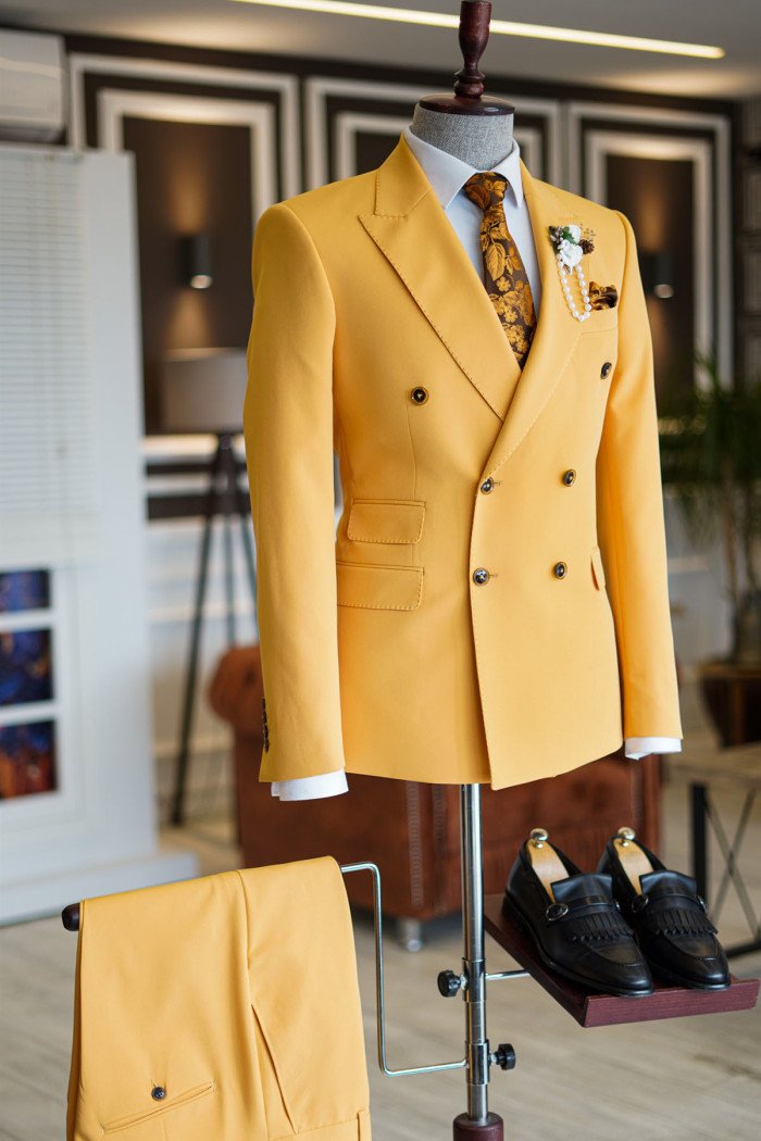 New Arrival Yellow Peaked Lapel Double Breasted Prom Suits
