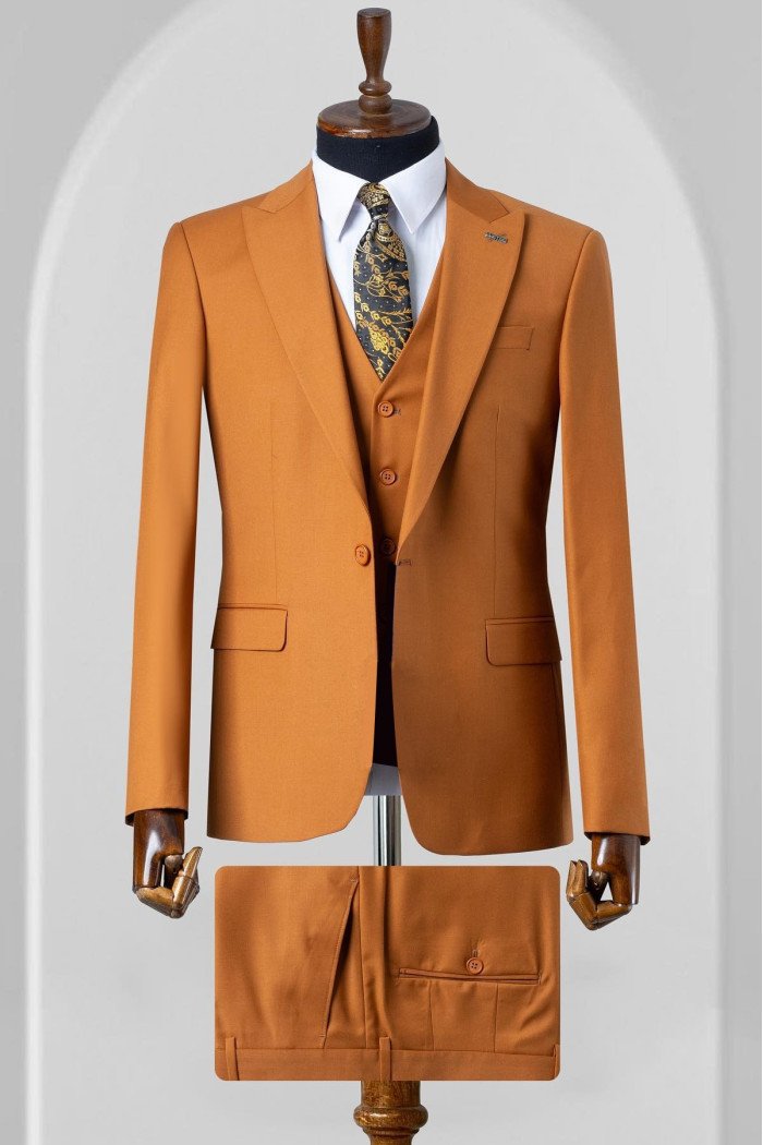 Giancarlo Charming Caramel Peaked Lapel Three Pieces Prom Suits